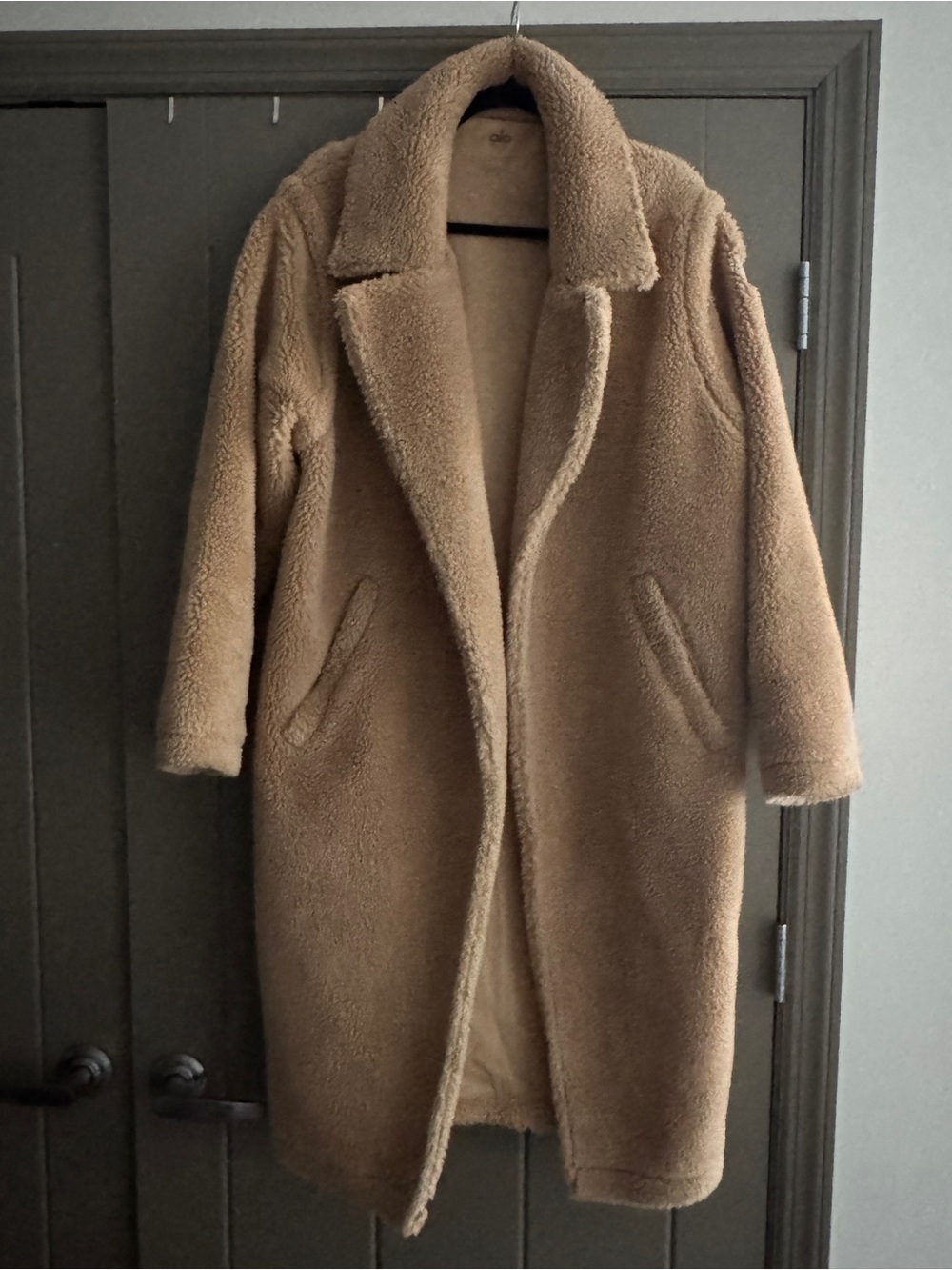 ALO Oversized Sherpa Teench - Size Small